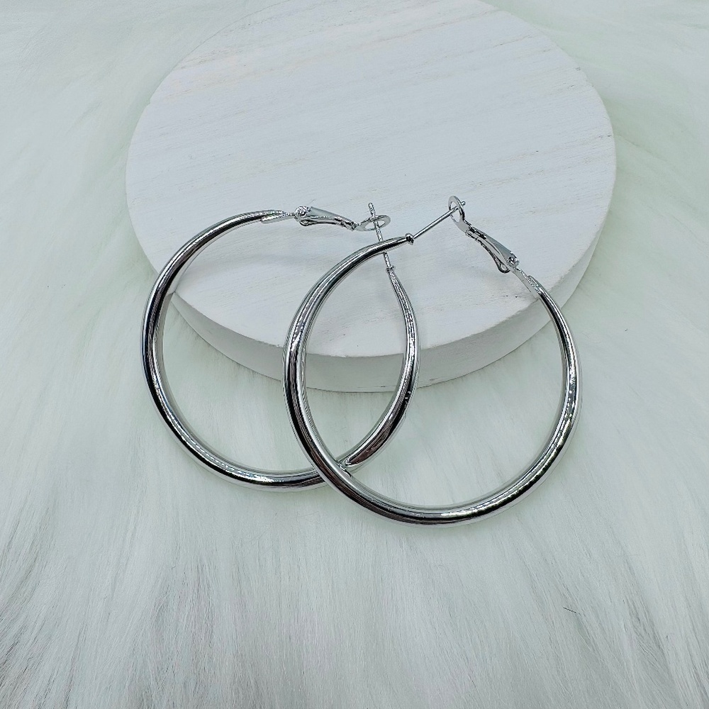 Your Everyday Fashion Jewelry 2” Silver Hoops